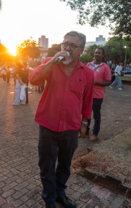 Napoleão da Costa, diretor da CUT-GO, discursando em ato pelo fim da escala 6x1. Foto: Comunicação/ADUFG-Sindicato