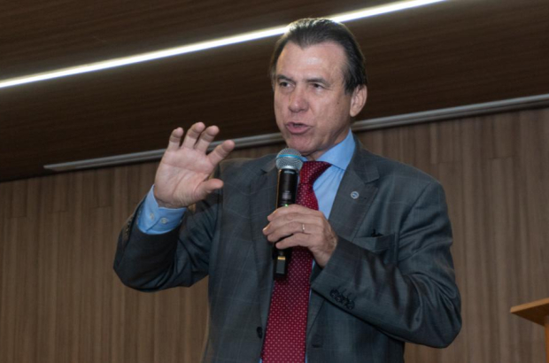 Luiz Marinho debate fim da escala 6x1 com centrais sindicais