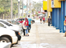 Aumento de lotes comerciais leva à retirada de árvores em Goiânia e temperatura sobe