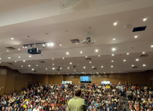 Administrativos da educação municipal rejeitam proposta da prefeitura em Assembleia