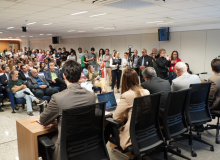 Servidores lotam audiência pública contra privatização do Ipasgo