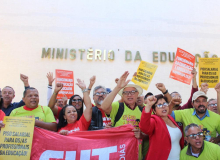 Sintego, CNTE e Administrativos realizam grande ato em Brasília