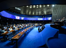 PEC da escravidão apresentada no Senado ameaça redução da jornada de trabalho