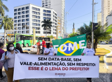Trabalhadores realizam manifestação no centro de Goiânia