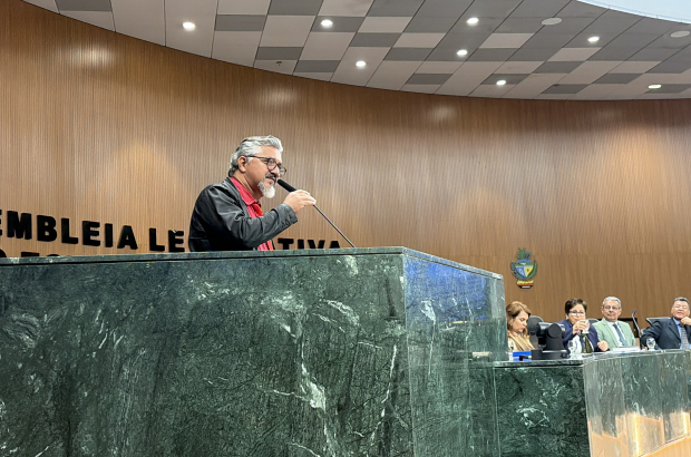CUT Goiás participa de sessão solene em homenagem aos  Administrativos da Educação