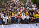 Administrativos da Educação ocupam Paço Municipal e cobram retomada das negociações.